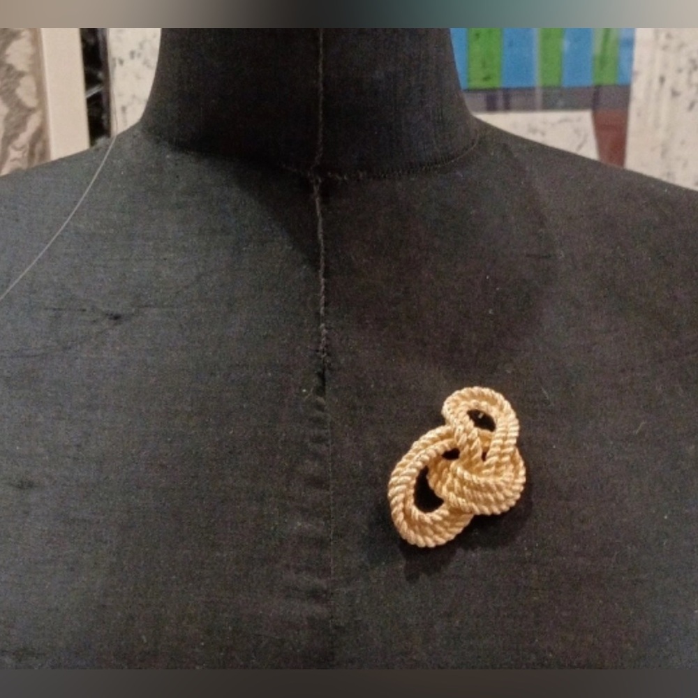 ✨️SOLD✨️Christian Dior ✨ Knot Brooch - Picture 4 of 6